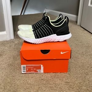 Women’s Nike react phantom run FK 2